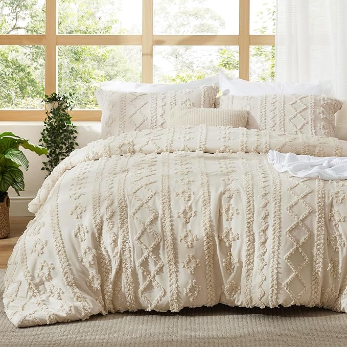 Tufted cream duvet cover set featuring vertical geometric patterns