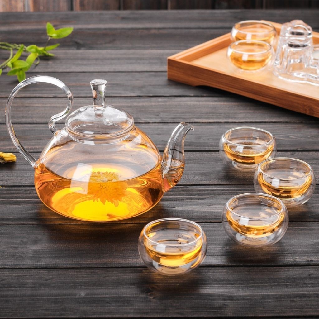 Clear borosilicate glass teapot with spiral filter and blooming chrysanthemum tea set