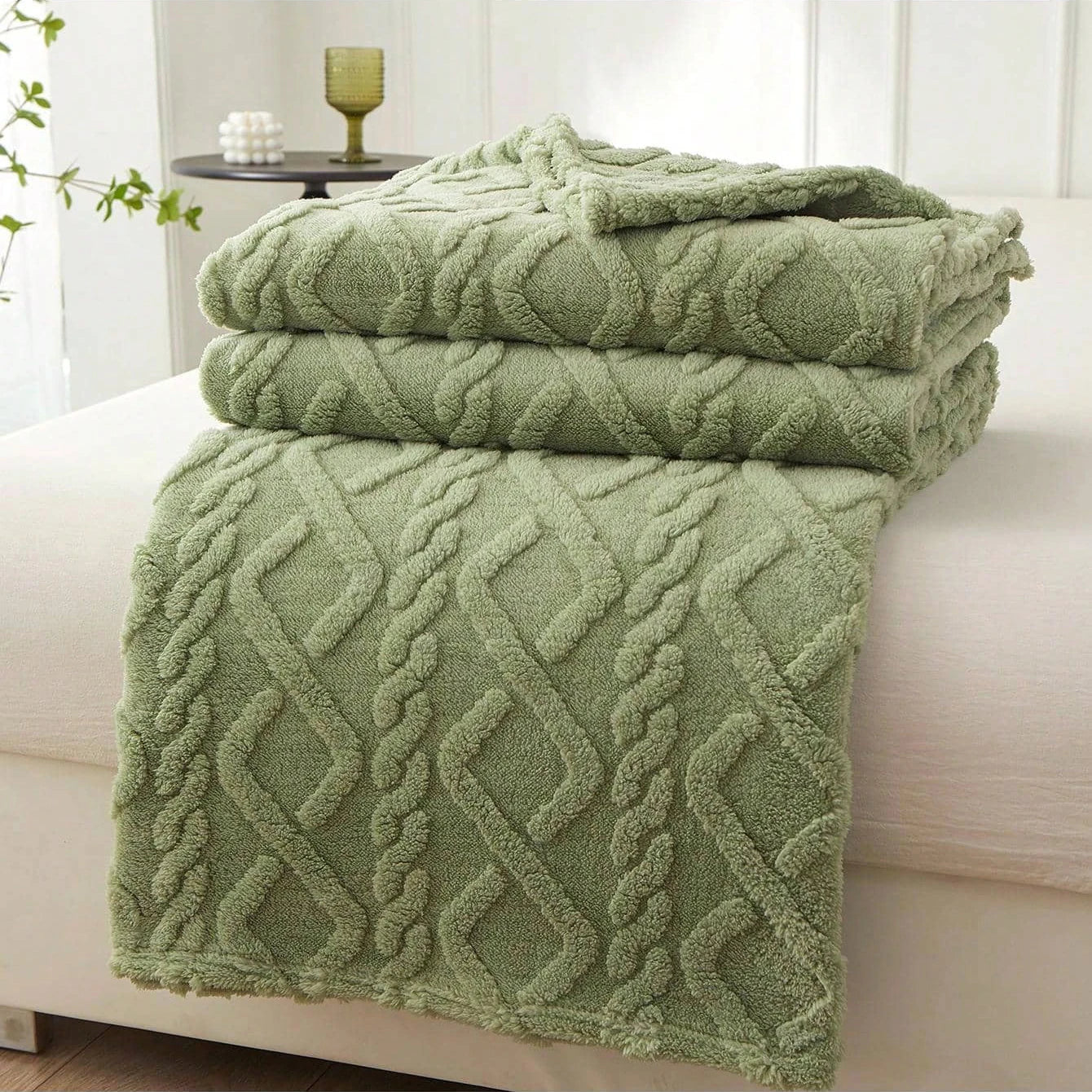 Cozy Lightweight Coral Fleece Blanket – Soft, Versatile Bed Cover for Sofa and Naps 10