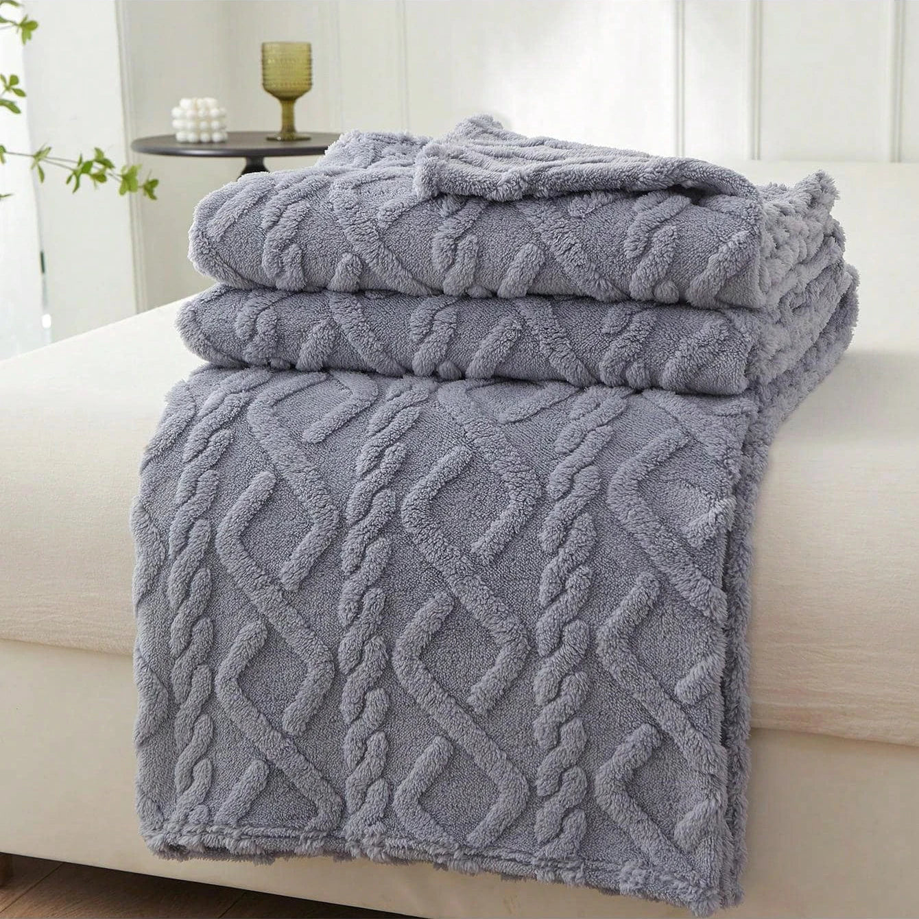 Cozy Lightweight Coral Fleece Blanket – Soft, Versatile Bed Cover for Sofa and Naps 8