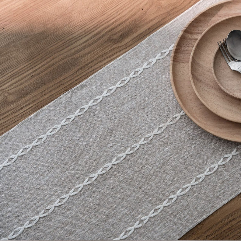 Elegant Handmade Table Runner – Braided Pattern with Tassels in Durable Polyester 1