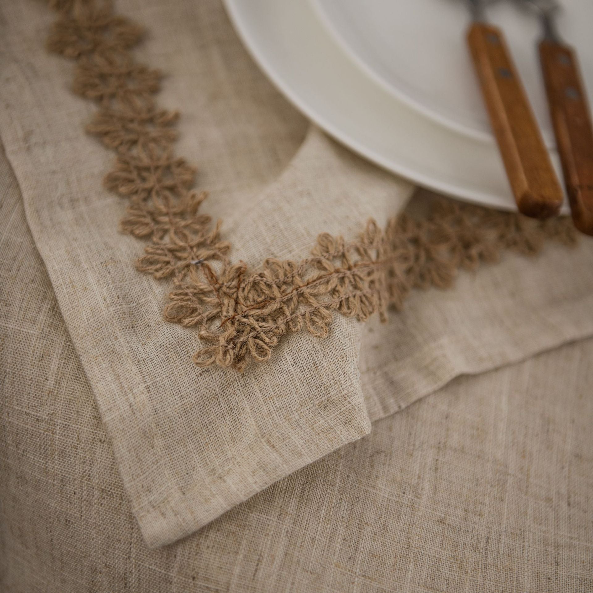 Elegant Linen-Style Tablecloth – Durable Polyester with Hemp Rope Edge 1