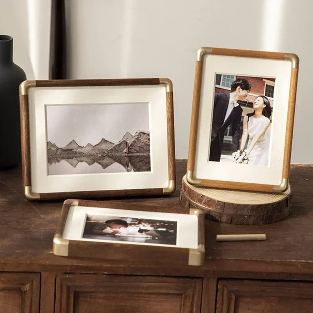 Elegant Wooden Photo Frame with Brass Accents – Freestanding Vintage Design 1