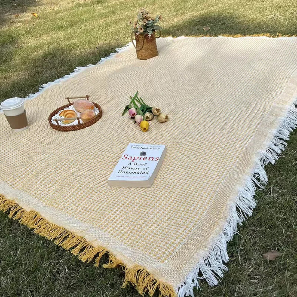 Lightweight Woven Picnic Blanket – Soft, Breathable Fabric with Boho Tassels 1