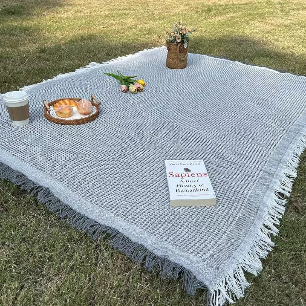 Lightweight Woven Picnic Blanket – Soft, Breathable Fabric with Boho Tassels 3
