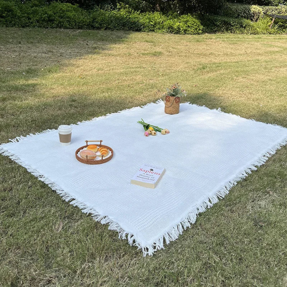 Lightweight Woven Picnic Blanket – Soft, Breathable Fabric with Boho Tassels 6