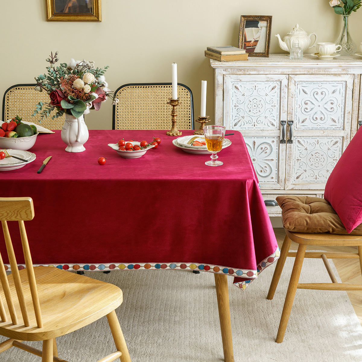 Luxurious Vintage Velvet Tablecloth – Sophisticated Jacquard Edging with Rich Texture 1
