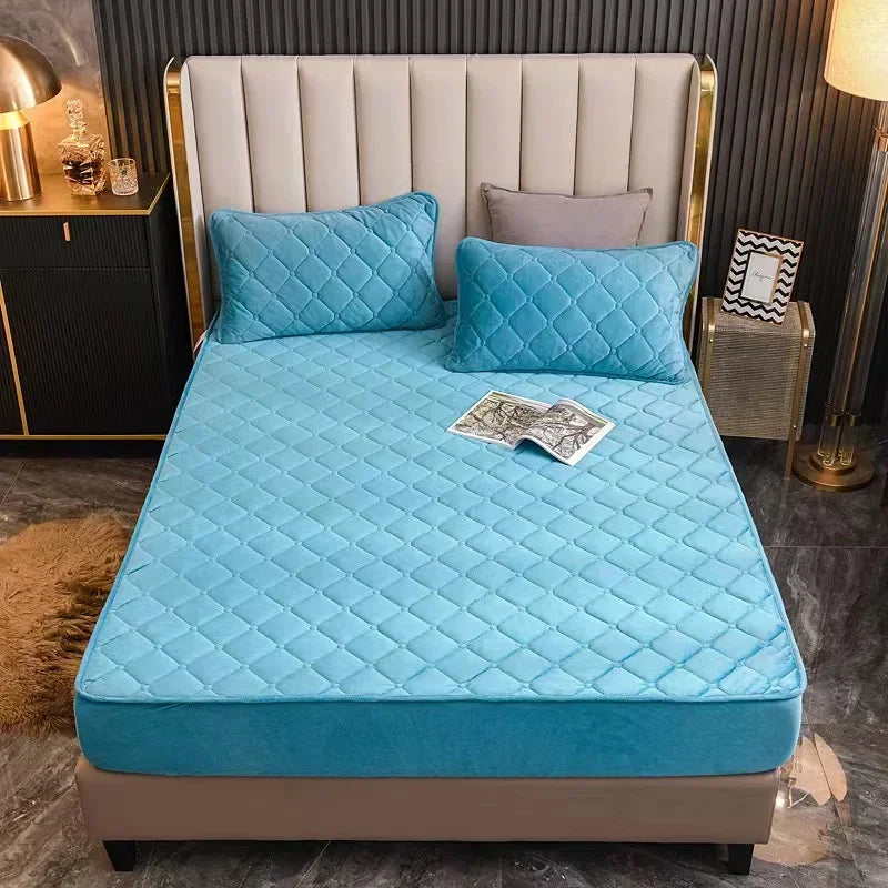 Plush Velvet Quilted Mattress Protector – Soft Warm Fitted Cover for Queen and King Sizes