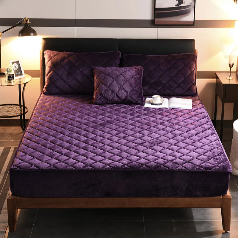 Plush Velvet Quilted Mattress Protector – Soft Warm Fitted Cover for Queen and King Sizes