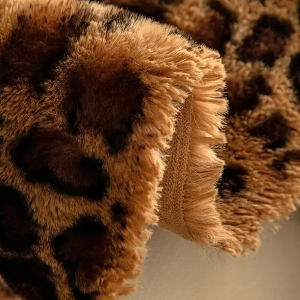 Plush Leopard Print Sofa Cover – Soft Microfiber Blend for Cozy Year-Round Protection 3