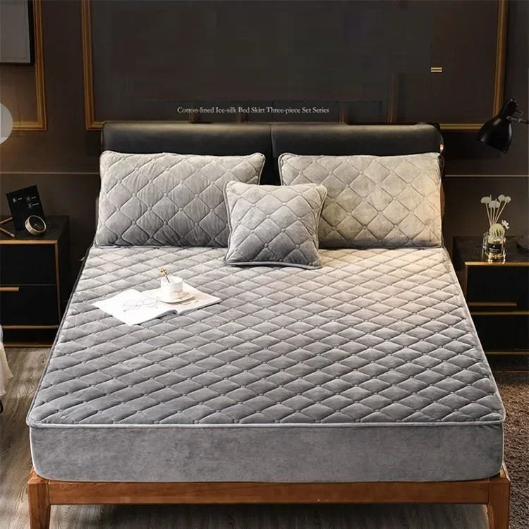 Plush Velvet Quilted Mattress Protector – Soft, Warm, and Durable Fitted Sheet for Queen and King Sizes 10