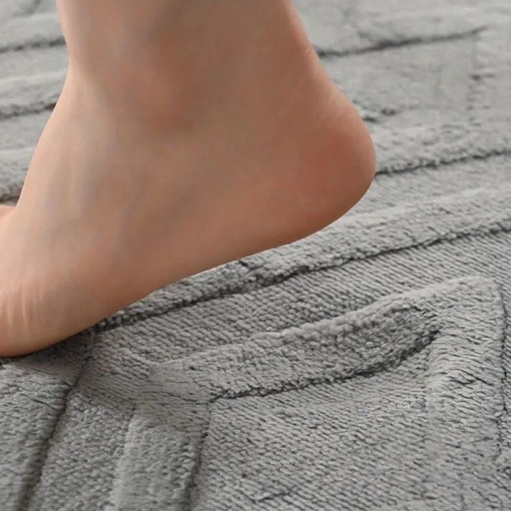 Ultra-Soft Non-Slip Bath Mat – Plush Microfiber with Modern Diamond Design 3