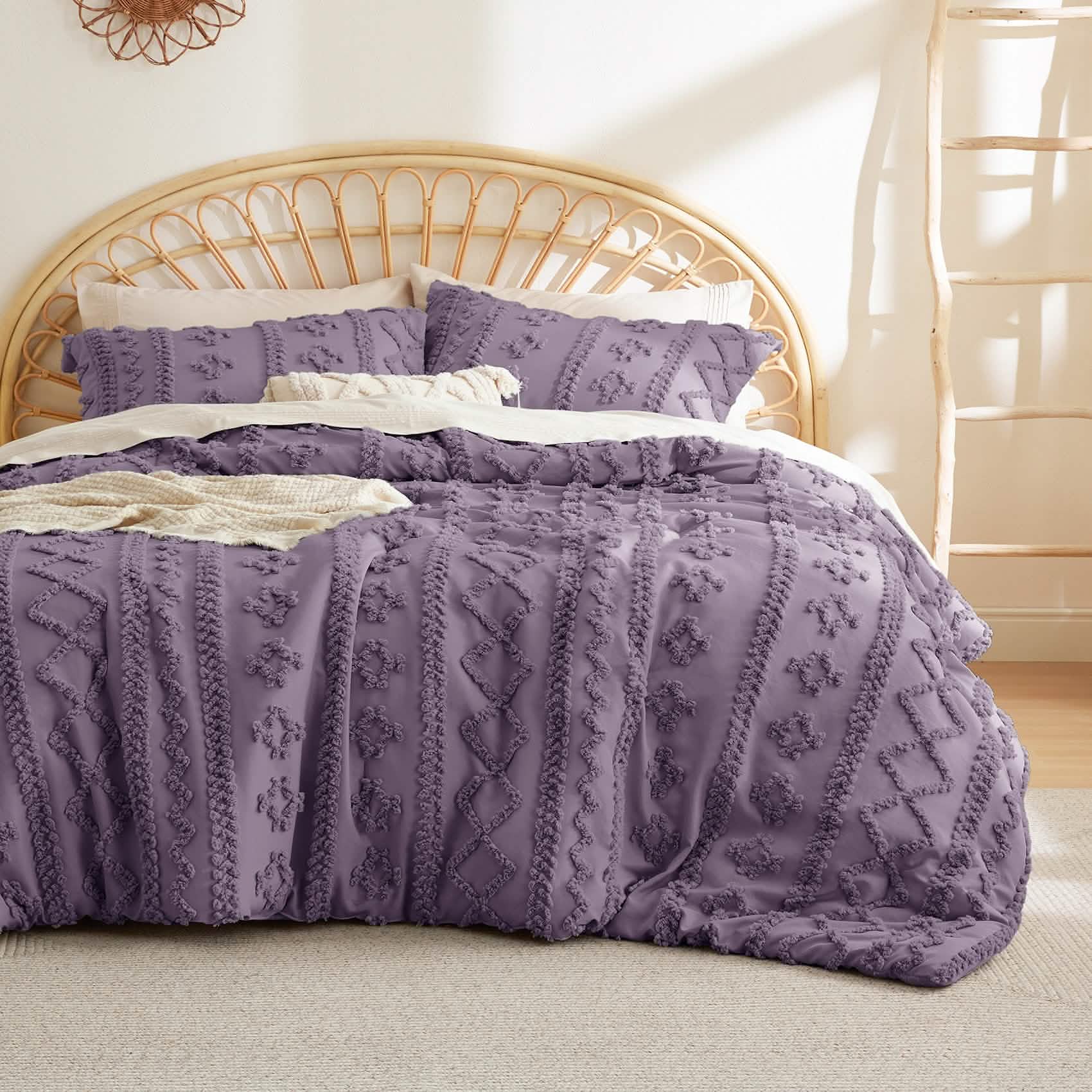 Lavender purple tufted duvet cover set with matching pillowcases