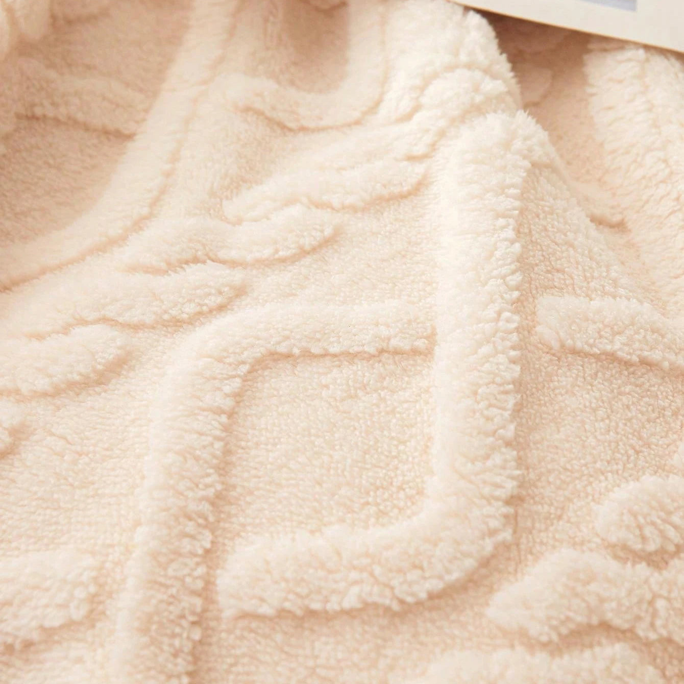 Cozy Lightweight Coral Fleece Blanket – Soft, Versatile Bed Cover for Sofa and Naps 1