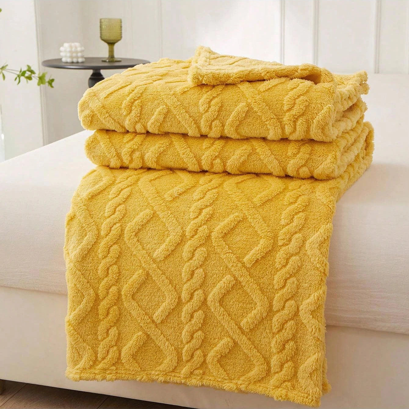 Cozy Lightweight Coral Fleece Blanket – Soft, Versatile Bed Cover for Sofa and Naps 11