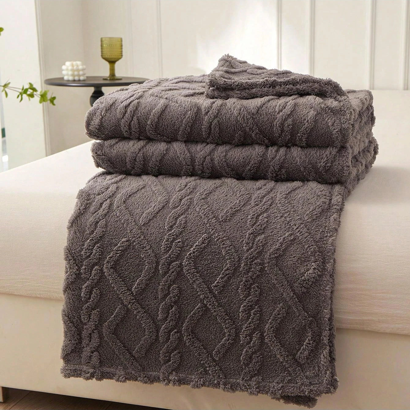 Cozy Lightweight Coral Fleece Blanket – Soft, Versatile Bed Cover for Sofa and Naps 6