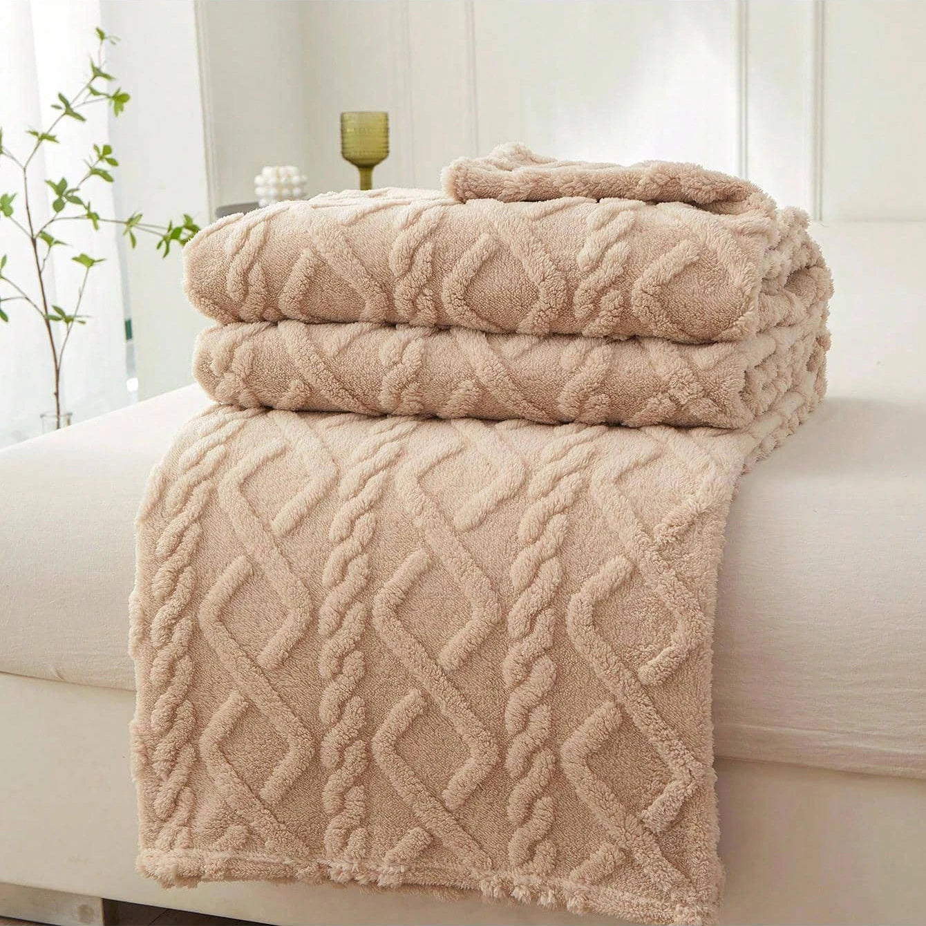Cozy Lightweight Coral Fleece Blanket – Soft, Versatile Bed Cover for Sofa and Naps 7