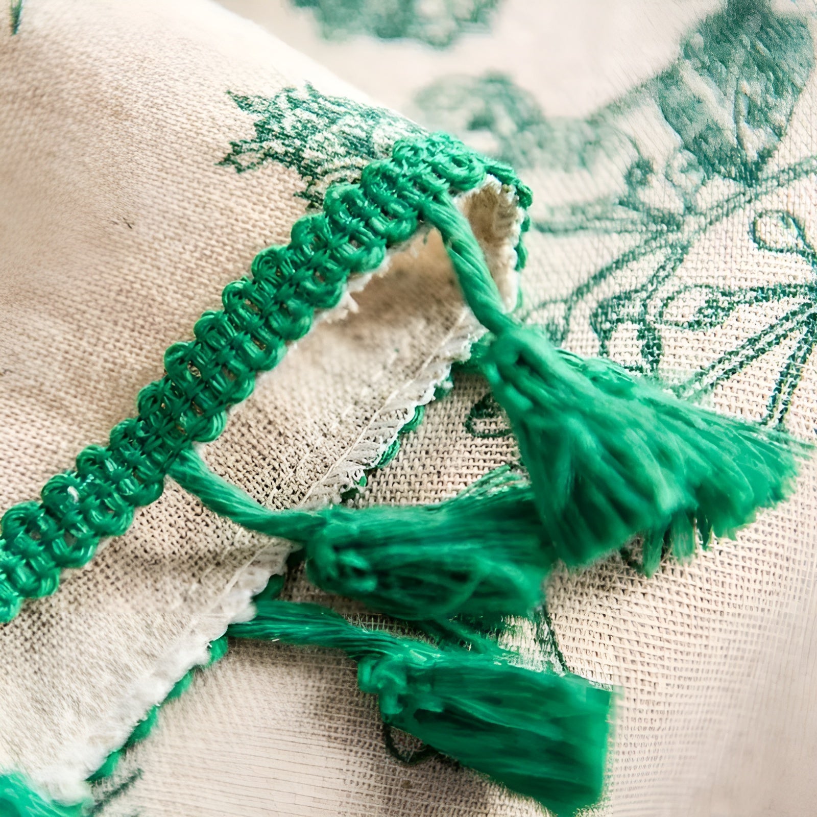 Elegant Boho Floral Tablecloth – Vintage Design with Tassel Trim, Cotton-Linen Blend 7
