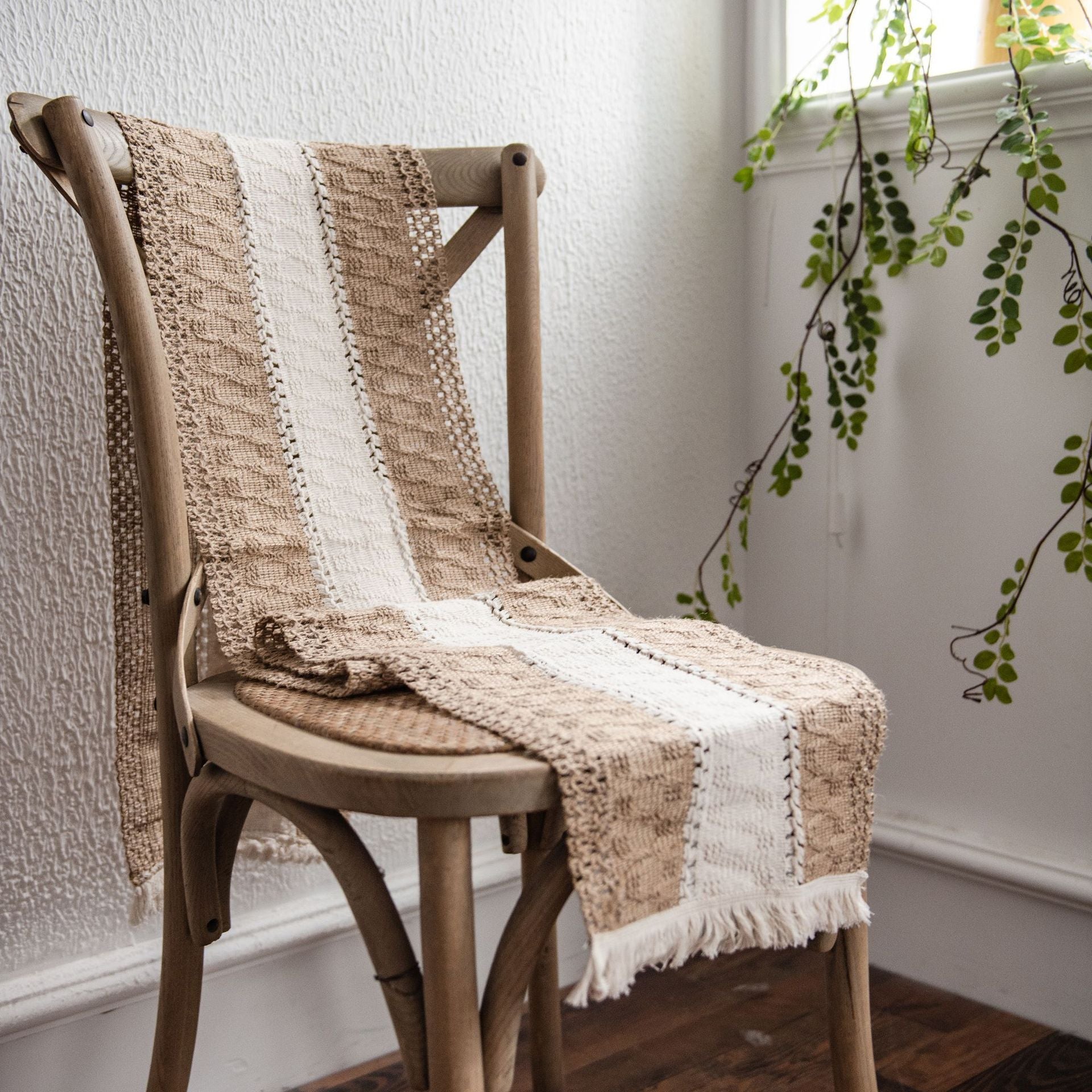 Elegant Boho Linen Table Runner – Unique Woven Design with Tassels 7