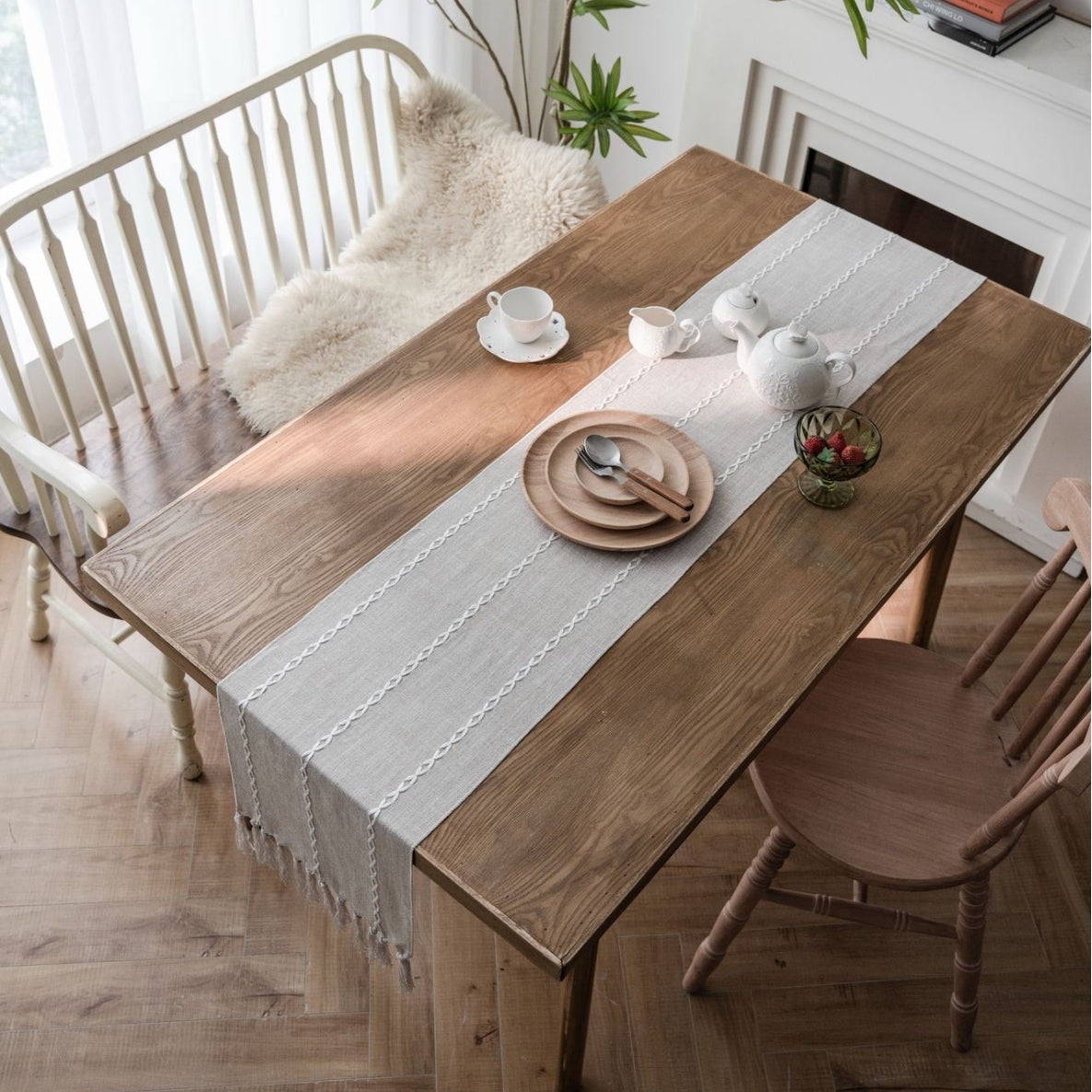 Elegant Handmade Table Runner – Braided Pattern with Tassels in Durable Polyester 7