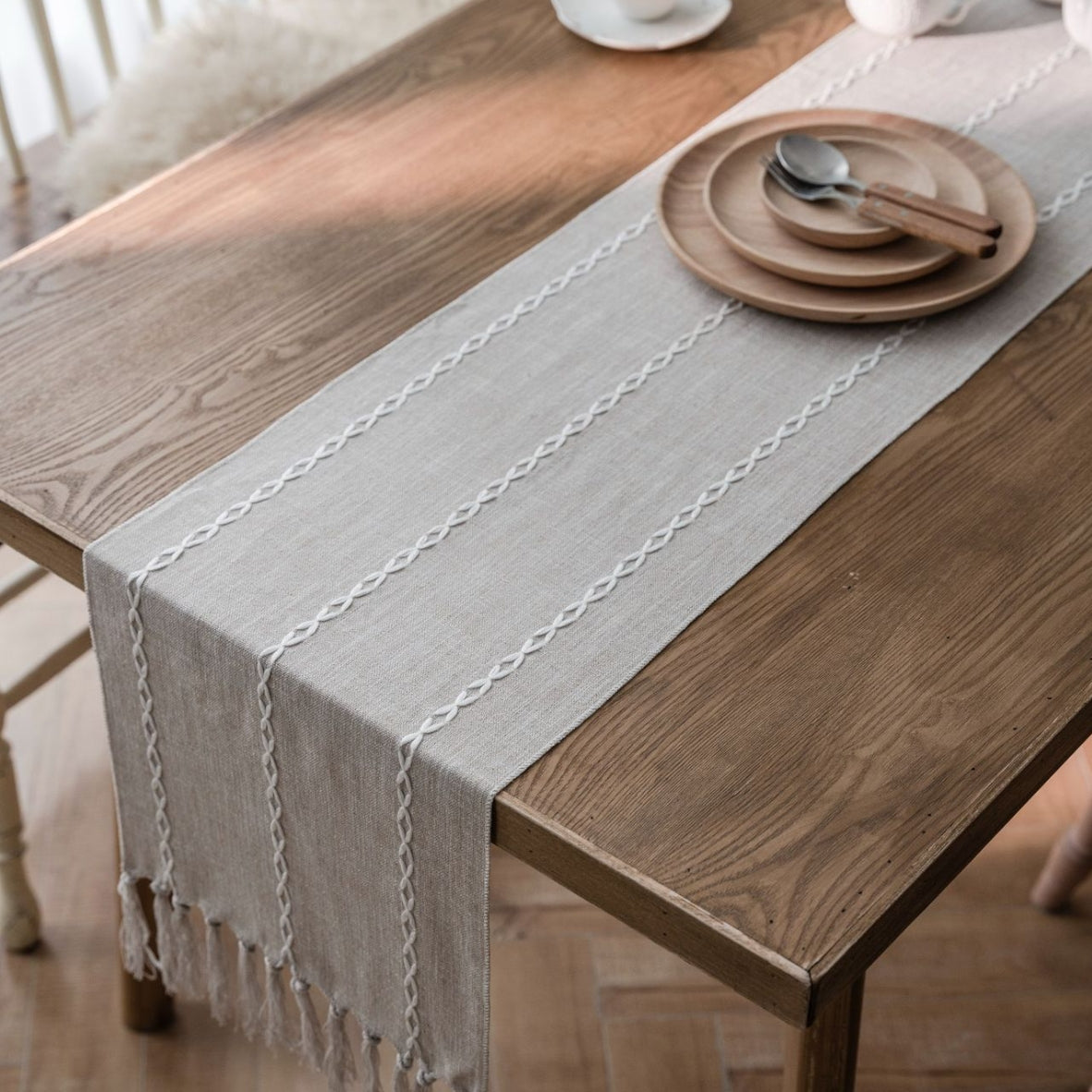 Elegant Handmade Table Runner – Braided Pattern with Tassels in Durable Polyester 8