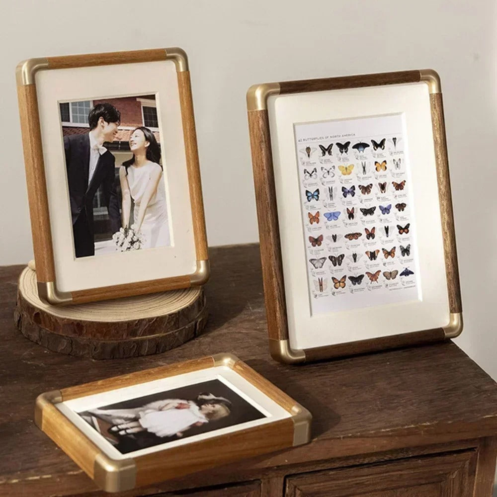 Elegant Wooden Photo Frame with Brass Accents – Freestanding Vintage Design 3