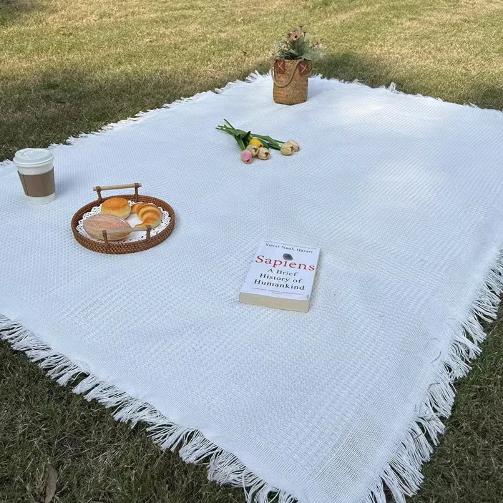 Lightweight Woven Picnic Blanket – Soft, Breathable Fabric with Boho Tassels 2