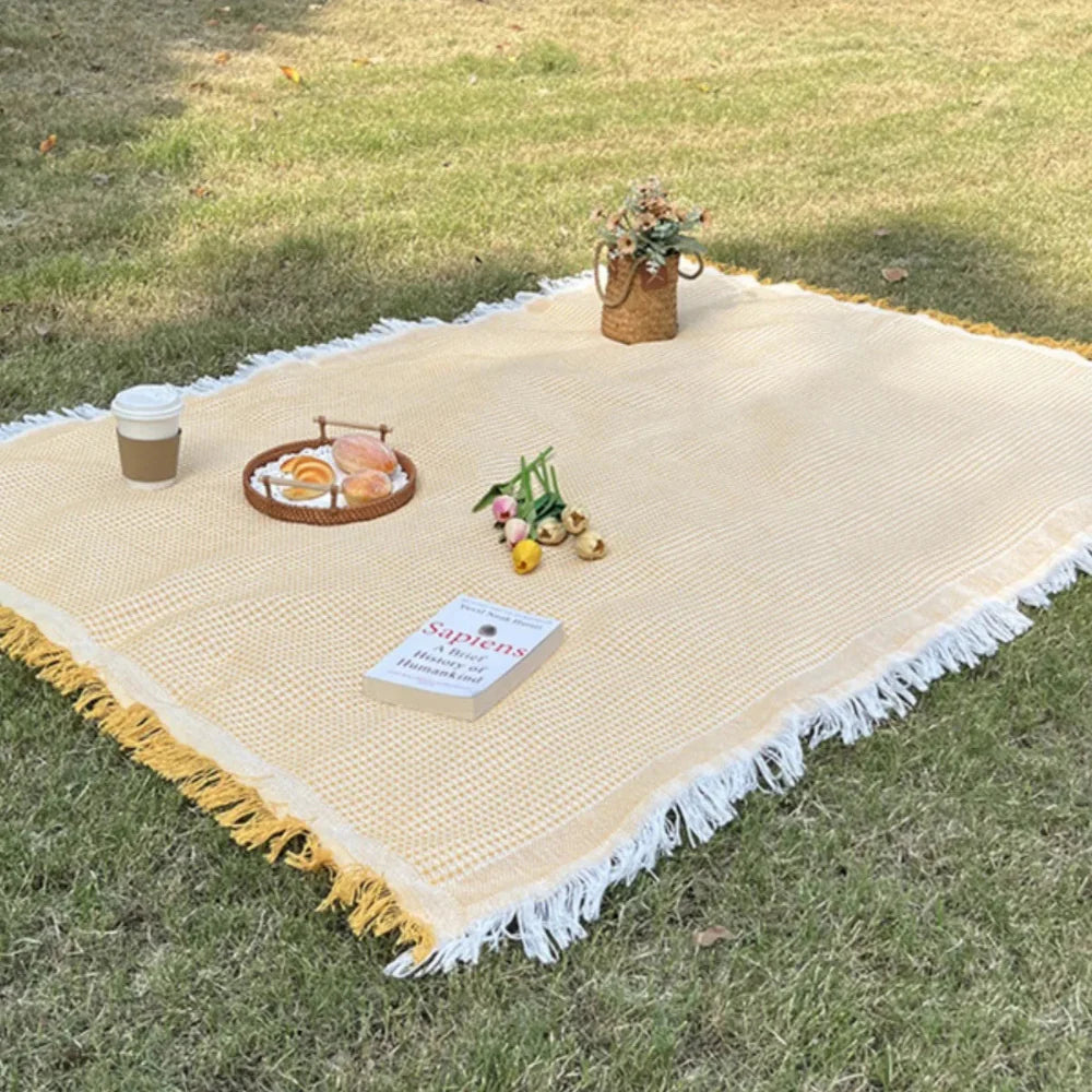 Lightweight Woven Picnic Blanket – Soft, Breathable Fabric with Boho Tassels 5