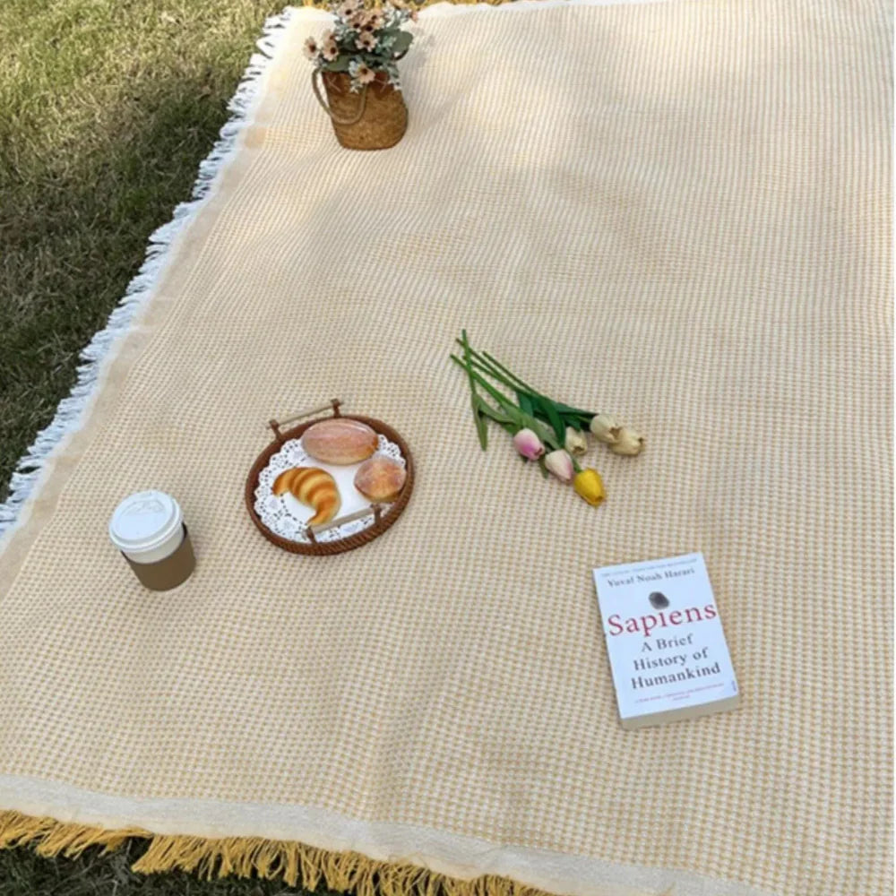 Lightweight Woven Picnic Blanket – Soft, Breathable Fabric with Boho Tassels 7