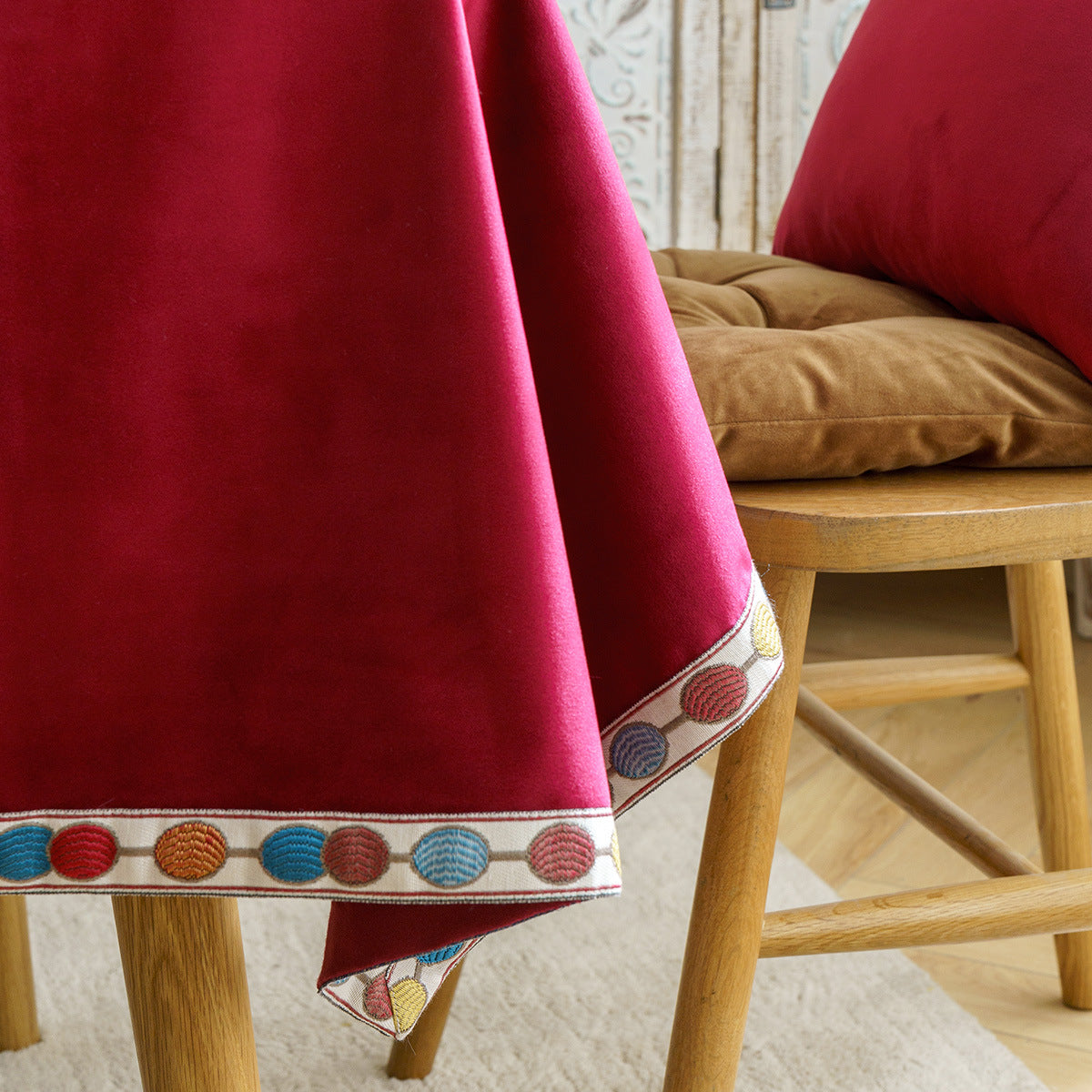 Luxurious Vintage Velvet Tablecloth – Sophisticated Jacquard Edging with Rich Texture 0