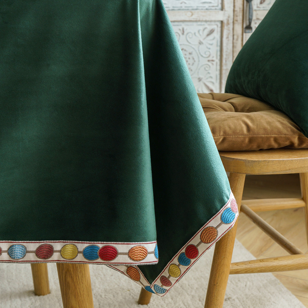 Luxurious Vintage Velvet Tablecloth – Sophisticated Jacquard Edging with Rich Texture 5