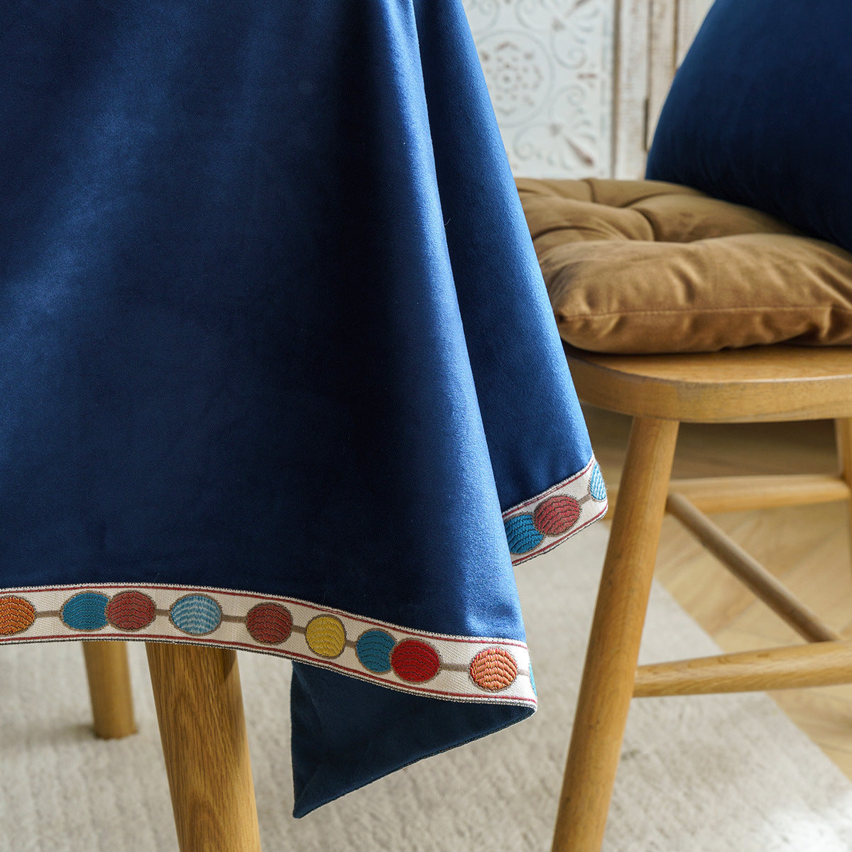Luxurious Vintage Velvet Tablecloth – Sophisticated Jacquard Edging with Rich Texture 8