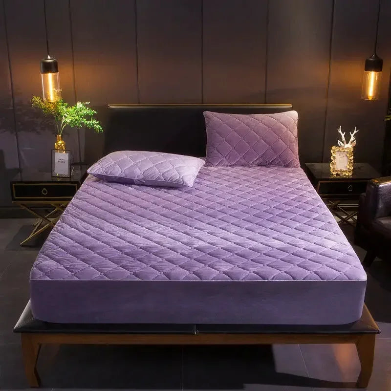 Plush Velvet Quilted Mattress Protector – Soft Warm Fitted Cover for Queen and King Sizes