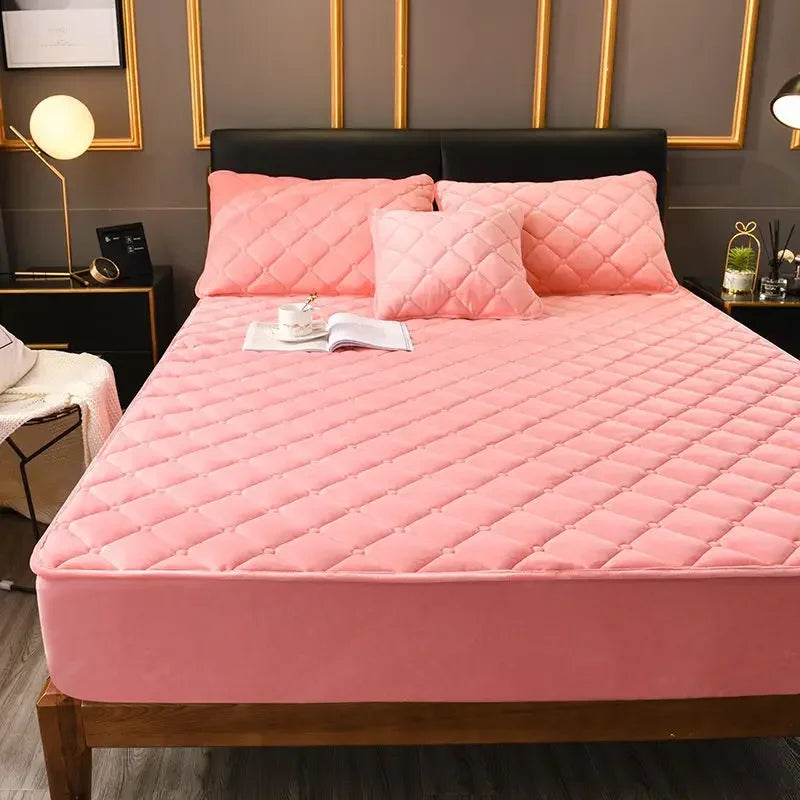 Plush Velvet Quilted Mattress Protector – Soft Warm Fitted Cover for Queen and King Sizes