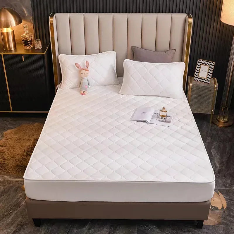 Plush Velvet Quilted Mattress Protector – Soft Warm Fitted Cover for Queen and King Sizes
