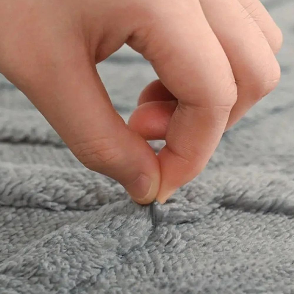 Ultra-Soft Non-Slip Bath Mat – Plush Microfiber with Modern Diamond Design 5