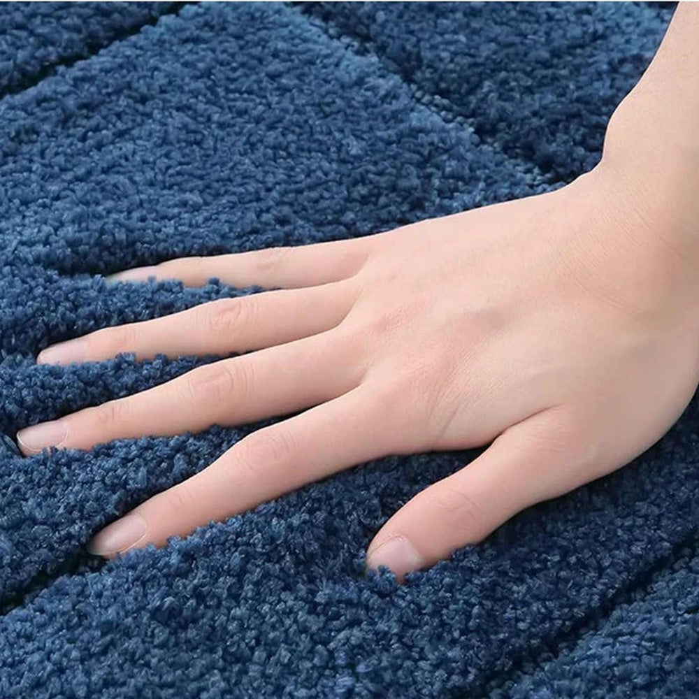 Maintained House Plush Microfiber Bath Mat - Close-up of the plush pile